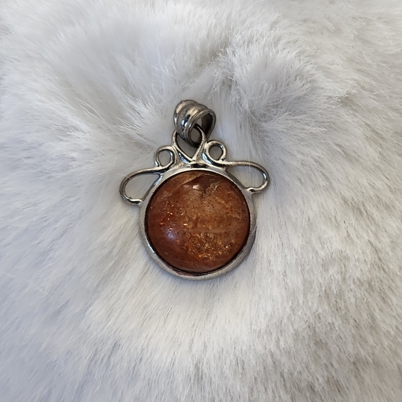 Sunstone and Silver pendant - Picture 1 of 11